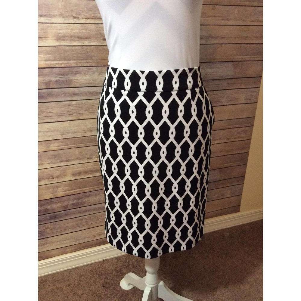 ⭐️ NWT Adrienne Vittadini Black White Skirt Size 10